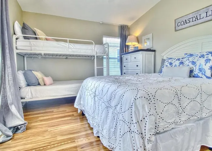 Mariner's Pointe 503 Apartment