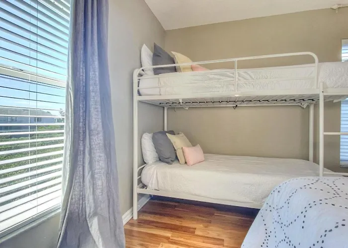 Mariner's Pointe 503 Apartment
